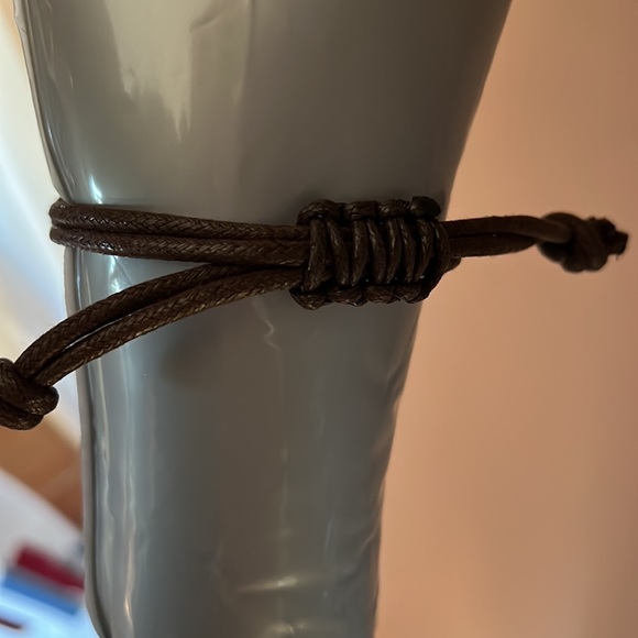 Greek key design disk with brown leather adjustable bracelet - Picture 5 of 6